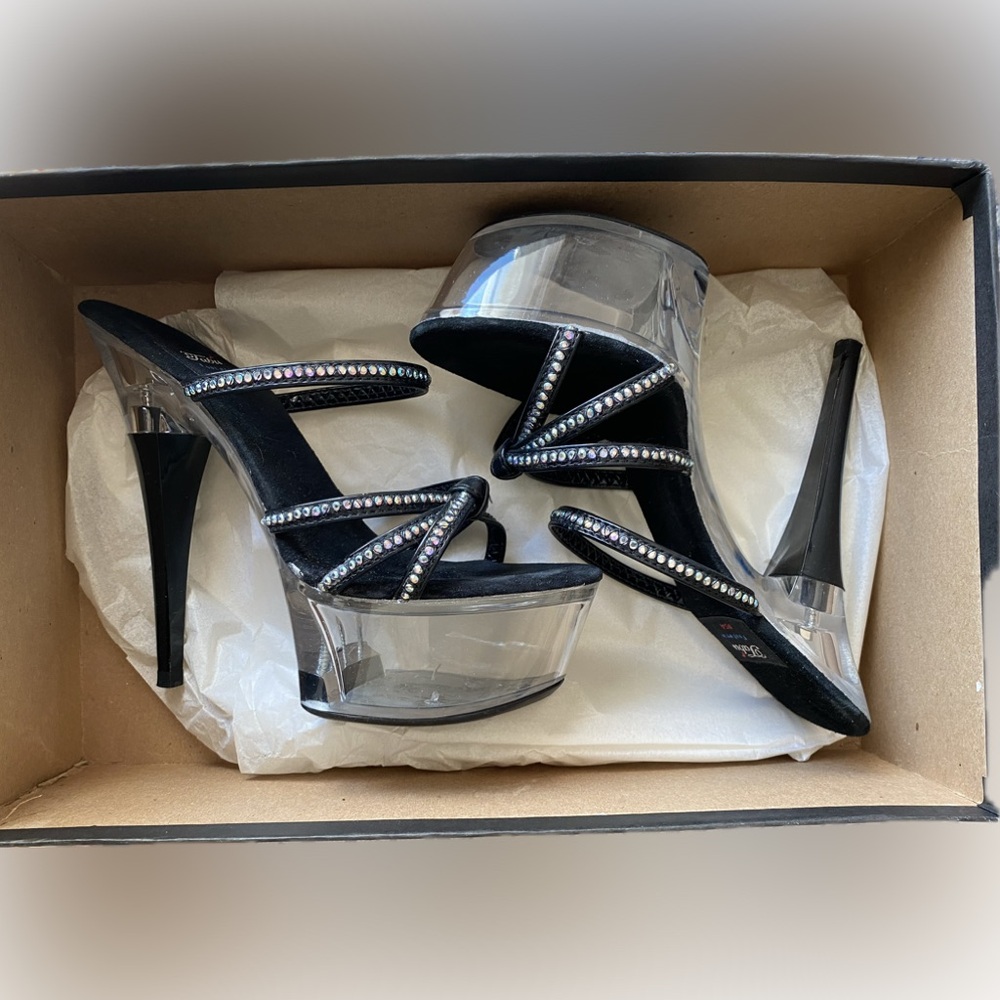 Brand new black patent leather Stiletto's size 7